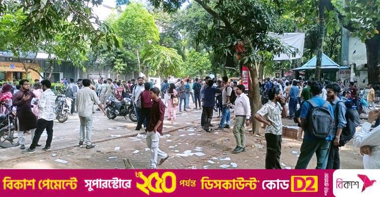 ডাকসু নির্বাচন / শেষ দিনের গণসংযোগে ব্যস্ত প্রার্থীরা, সবার হাতে প্রচারপত্র