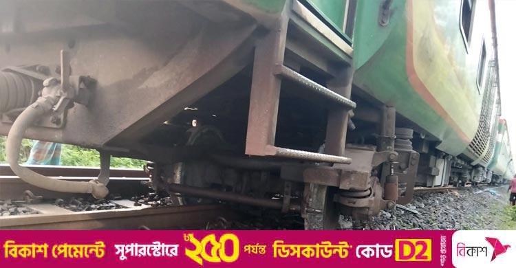 জয়পুরহাটে বগি লাইনচ্যুত / ৫ ঘণ্টা পর উত্তরবঙ্গের সঙ্গে ট্রেন চলাচল স্বাভাবিক