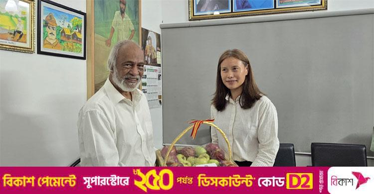 খালেদা জিয়াকে ফল পাঠালেন ভুটানের রাষ্ট্রদূত