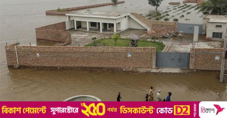 অব্যাহত ভারী বৃষ্টি ও বন্যা, সংকটের মুখে পাকিস্তান
