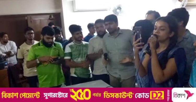 জাকসু ঘিরে রাতভর ‘অবরুদ্ধ’ উপাচার্য-নির্বাচন কমিশনার