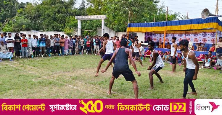 ঐতিহ্যবাহী গাদন খেলা দেখতে মানুষের ভিড়