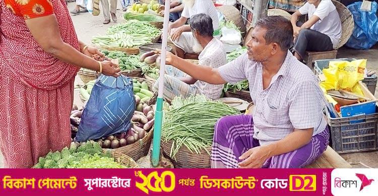 ময়মনসিংহে ১০ থেকে ২০ টাকা বেড়েছে মাছ-সবজির দাম