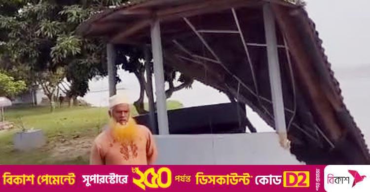 এক রাতেই পদ্মার ভাঙনে বিলীন বিজিবির বিওপি