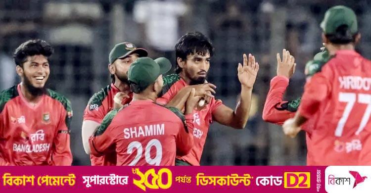 আগের বলে ছক্কা, পরের বলে স্টাম্প ভাঙলেন সাকিব