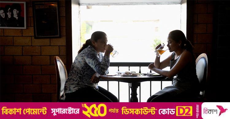 বিয়ার পানের বয়স ২৫ থেকে কমিয়ে ২১ করতে চায় দিল্লি সরকার