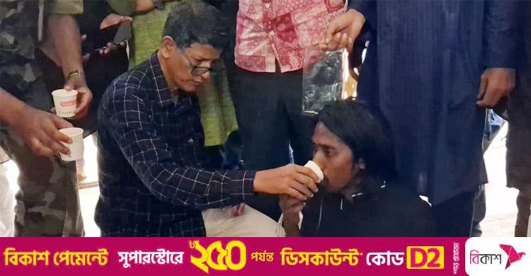 ৫২ ঘণ্টা পর অনশন ভাঙলেন চবির ৯ শিক্ষার্থী