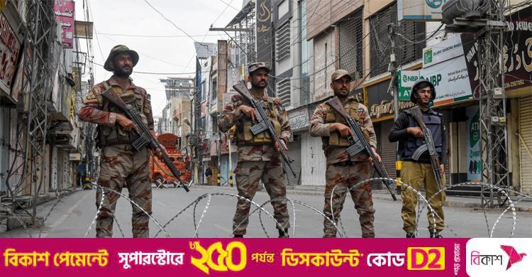 পাকিস্তানি তালেবানের হামলায় ১২ সেনা নিহত