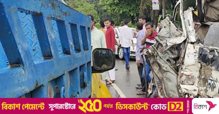 পটিয়ায় বাস-পিকআপ মুখোমুখি সংঘর্ষে চালক নিহত