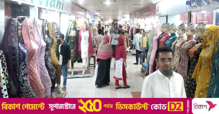 পূজার কেনাকাটা: বাজারে প্রস্তুতি আছে, ক্রেতা কম