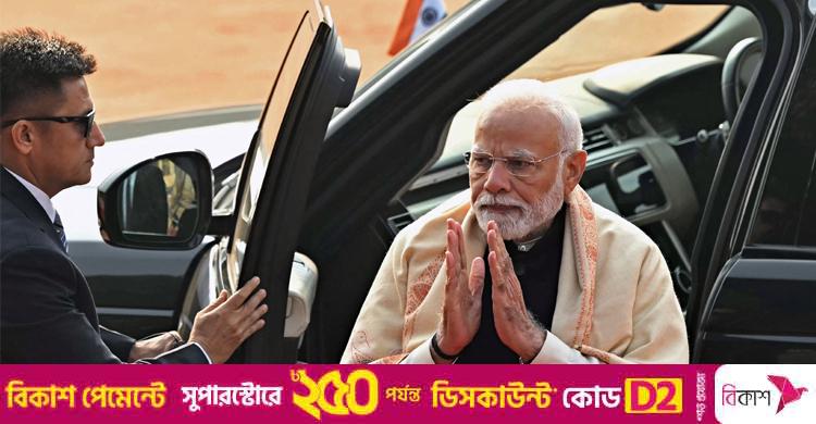 ভারী বৃষ্টিতে হেলিকপ্টার রেখে গাড়িতে গন্তব্যে গেলেন মোদী