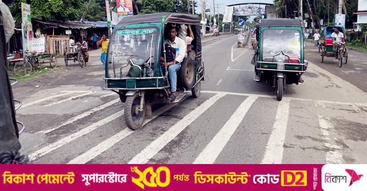 বাগেরহাটে চলছে ঢিলেঢালা হরতাল