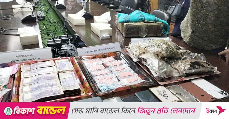 বিদেশি চকলেটের আড়ালে ডাকযোগে আসতো ভয়ংকর মাদক এমডিএমএ