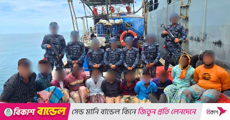 আলু-রসুন-ডাল পাচারচেষ্টা / বঙ্গোপসাগরে নৌবাহিনীর অভিযানে ১১ জন আটক