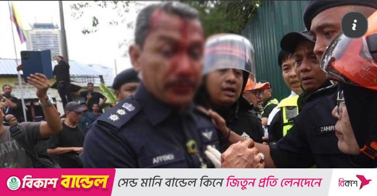 মালয়েশিয়ায় পুলিশের ওপর হামলায় ক্ষুব্ধ স্বরাষ্ট্রমন্ত্রী
