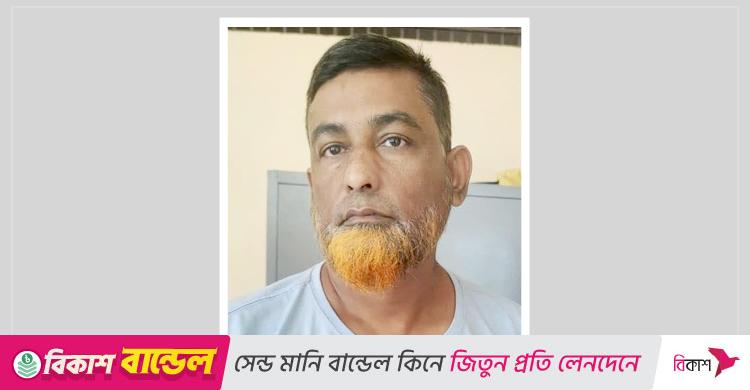 আত্মগোপনে থাকা আওয়ামী লীগ নেতাকে পুলিশে দিল ছাত্ররা