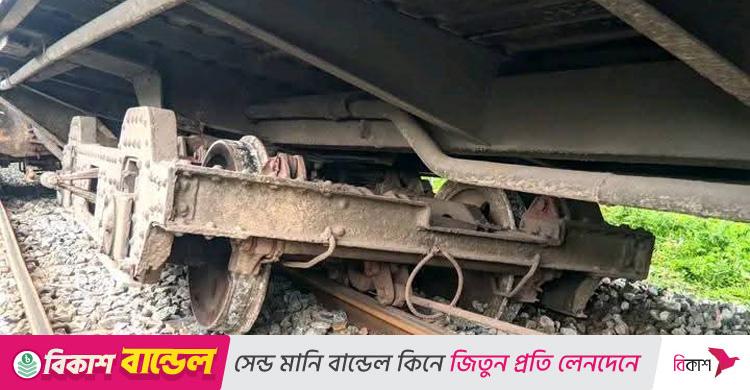 রংপুরে কমিউটার ট্রেনের ৬ বগি লাইনচ্যুত