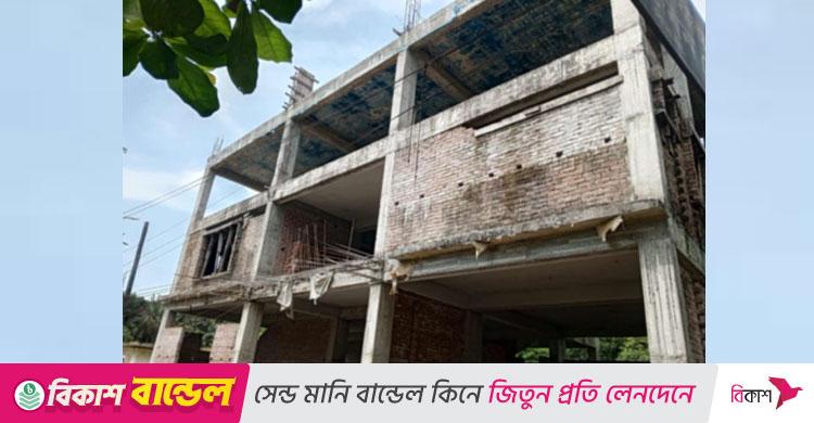 নতুন ভবনের নির্মাণকাজ বন্ধ, পুরোনো ভবনেই চলছে সরকারি অফিসের কাজ