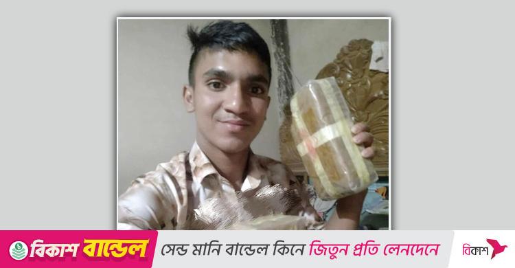 ইয়াবা হাতে যুবকের ফটোসেশন, ফেসবুকে ভাইরাল