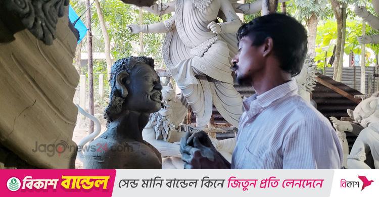 উপকরণের দাম বাড়লেও আয় বাড়েনি প্রতিমা কারিগরের