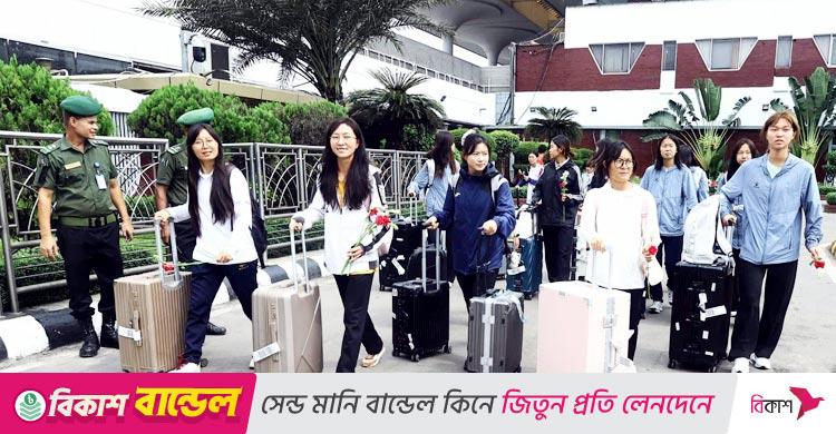 প্রীতি ফুটবল ম্যাচ খেলতে ঢাকায় চাইনিজ মেয়েরা