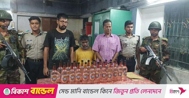 লক্ষ্মীপুরে ওষুধের দোকানে মদ বিক্রি, আটক ৩