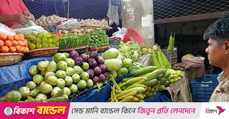 চালের দাম কমেছে, স্বস্তি ফেরেনি সবজি-পেঁয়াজে