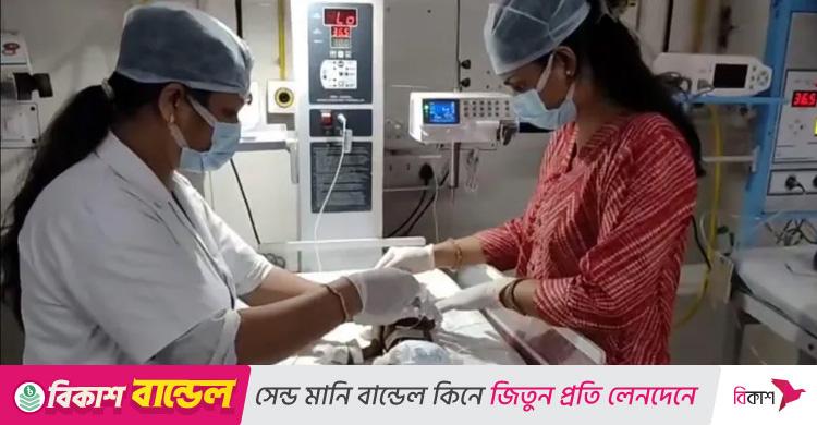 ভারতে জীবন্ত পুঁতে ফেলা কন্যাশিশু উদ্ধার, লড়ছে মৃত্যুর সঙ্গে