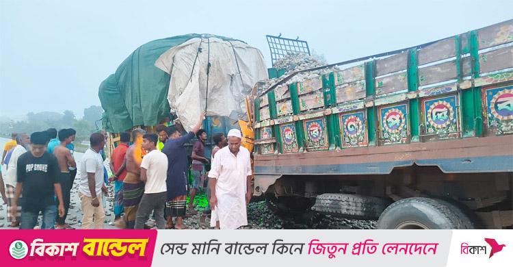 বগুড়ায় দাঁড়িয়ে থাকা ট্রাকে অন্য ট্রাকের ধাক্কা, নিহত ২