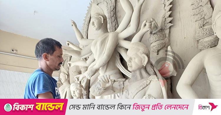 প্রতিমা তৈরিতে ব্যয় বাড়লেও বাড়েনি বাজেট