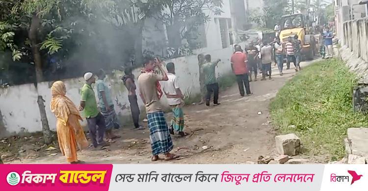 খুলনায় উচ্ছেদ অভিযানে পুলিশ-স্থানীয়দের সংঘর্ষ