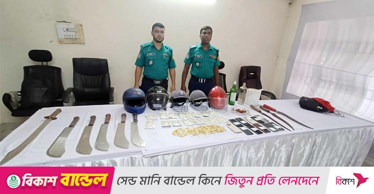জেনেভা ক্যাম্পে মাদকবিরোধী অভিযান, গ্রেফতার ৪০