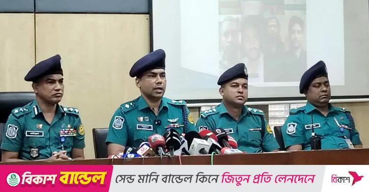 Жалаңаш қара әйелдер билеп жатыр Пискадағы мүшесін жақыннан түсіру