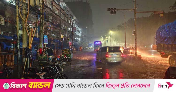রাত ১টার মধ্যে ঢাকাসহ ৩ অঞ্চলে বৃষ্টির আভাস