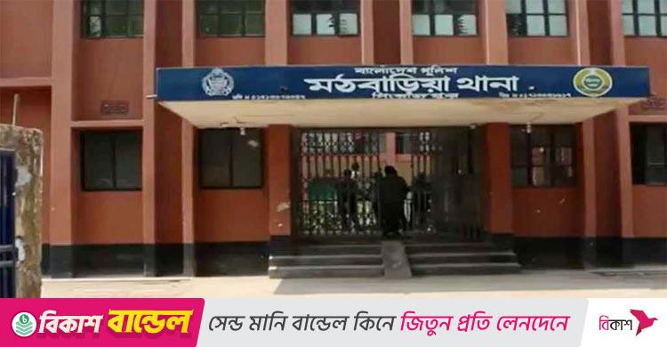 মেঝেতে পড়ে ছিল গৃহবধূর মরদেহ, স্বামী ও শ্বশুর আটক