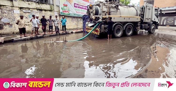 ডিএসসিসি / জলাবদ্ধতা নিরসনে ওয়ার্ডভিত্তিক ইমার্জেন্সি রেসপন্স টিম কাজ করছে