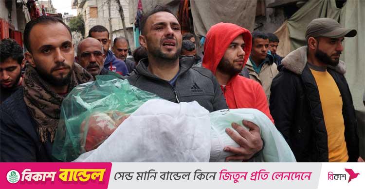 গাজায় ইসরায়েলি হামলায় একই পরিবারের ২৫ সদস্য নিহত