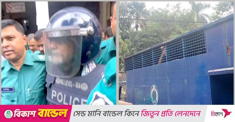 নাতিকে দেখে প্রিজন ভ্যান থেকেই হাত নাড়েন আবুল বারকাত