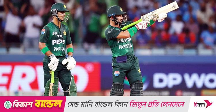 ‘একে৪৭’ ভঙ্গিতে ব্যাট ধরে উদযাপন, ফারহান বললেন- মুঝে পরোয়া নেহি