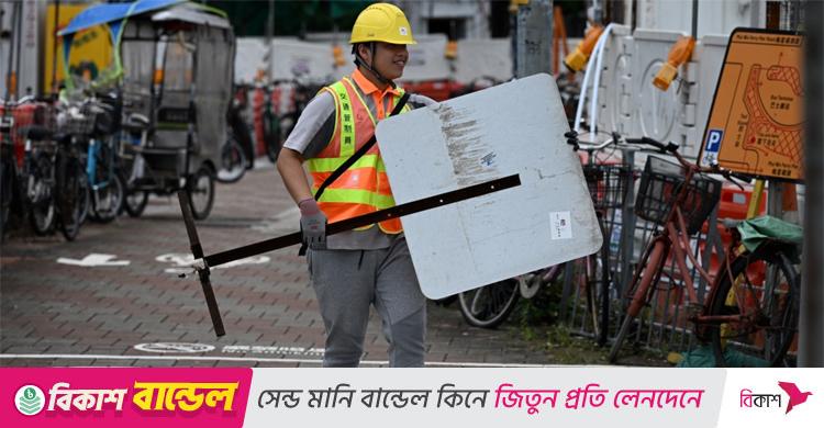 সুপার টাইফুন রাগাসা / সব স্কুল বন্ধ-শত শত ফ্লাইট বাতিল করেছে হংকং