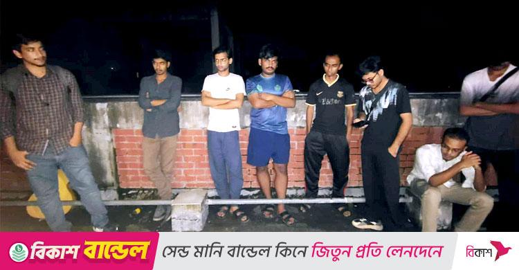 জাবিতে হলের ছাদে মাদক সেবন, ১৫ শিক্ষার্থীসহ ধরা ছাত্রদল নেতা