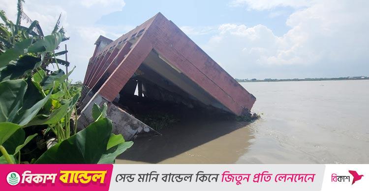 নদীগর্ভে বিদ্যালয় ভবন, বন্ধ পাঠদান