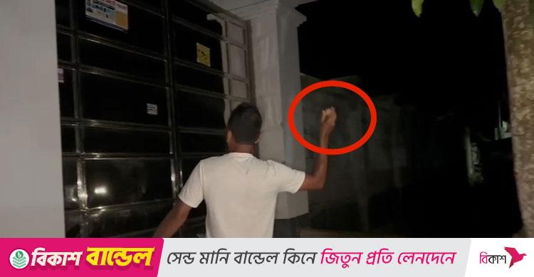 এবার আওয়ামী লীগ নেতা জাহিদের দেশের বাড়িতে ডিম নিক্ষেপ