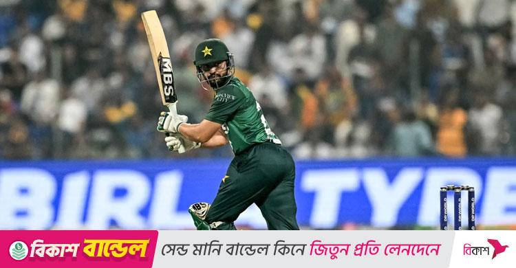নওয়াজের হঠাৎ ৩ ছক্কা- শ্রীলঙ্কাকে উড়িয়ে দিল পাকিস্তান