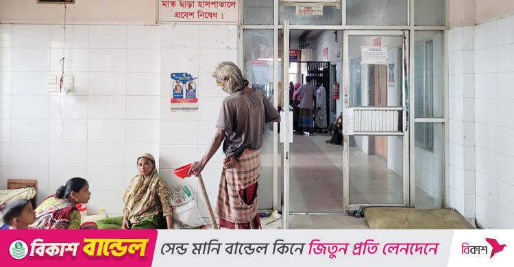 বিনামূল্যে চিকিৎসা নিতে এসে হয়রানির সাগরে পড়েন রোগীরা
