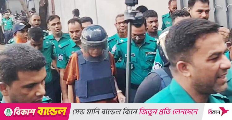 লাঠিতে ভর দিয়ে আদালতে সাবেক মন্ত্রী কামরুল ইসলাম