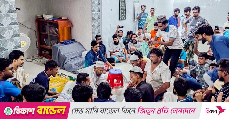 খেজুর দিয়ে আপ্যায়ন / ক্যান্টিনের দুই কর্মচারীকে হল মসজিদে বিয়ে দিলেন রাবি শিক্ষার্থীরা