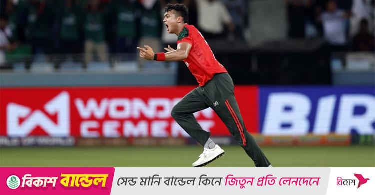 শুরুতেই পাকিস্তানকে চেপে ধরলো বাংলাদেশ