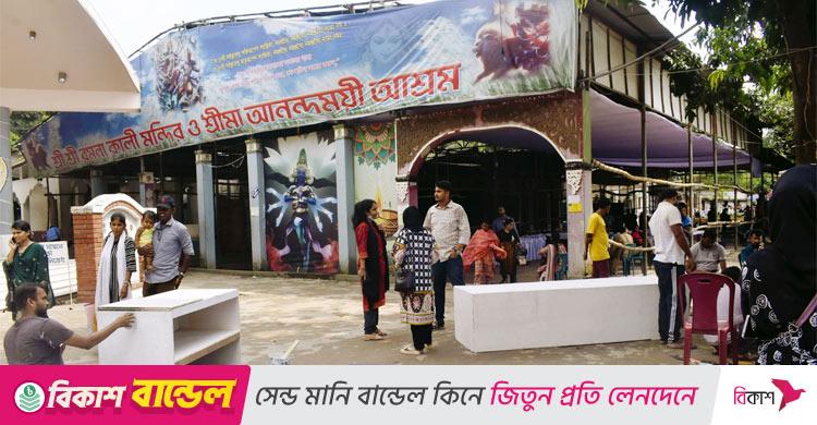 শারদীয় দুর্গাপূজা / রঙিন সাজে সাজছে রমনা কালী মন্দির