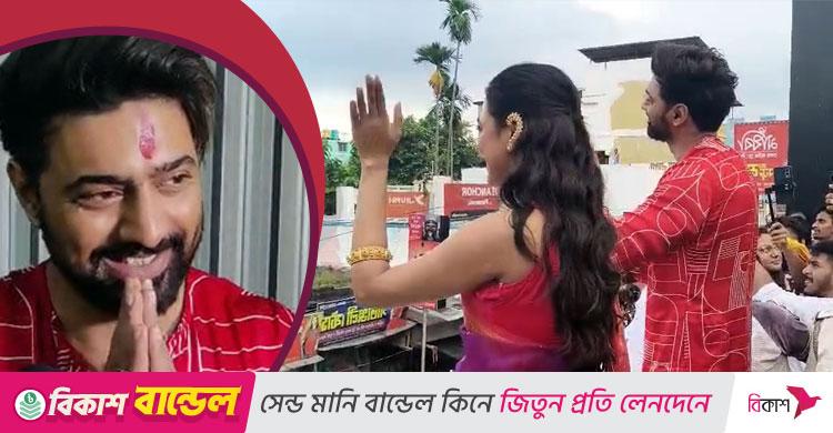 ‘রঘু ডাকাত’র জন্য পূজা দিলেন দেব